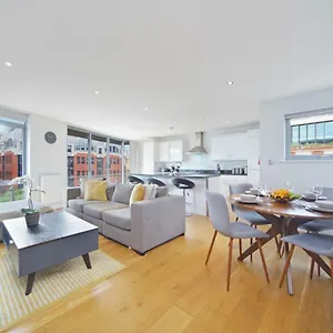 2 Bed Executive Penthouse Near Liverpool Street Free Wifi By City Aparts Apartment