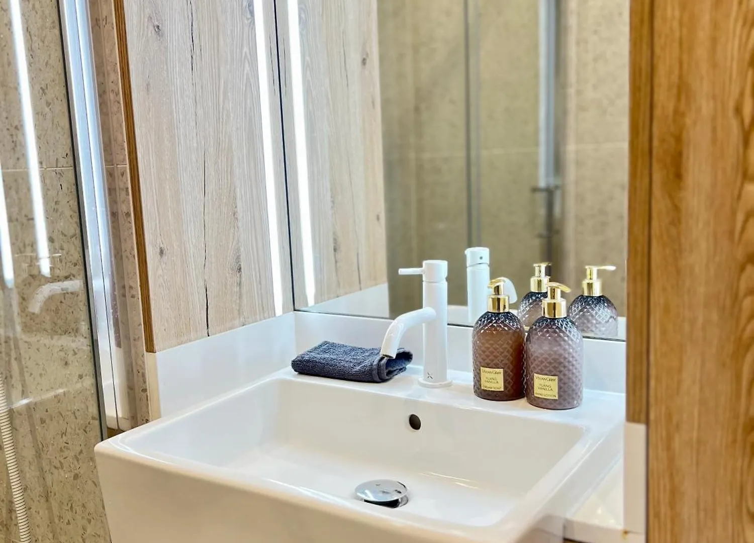 Whitechapel Superior Apartment London